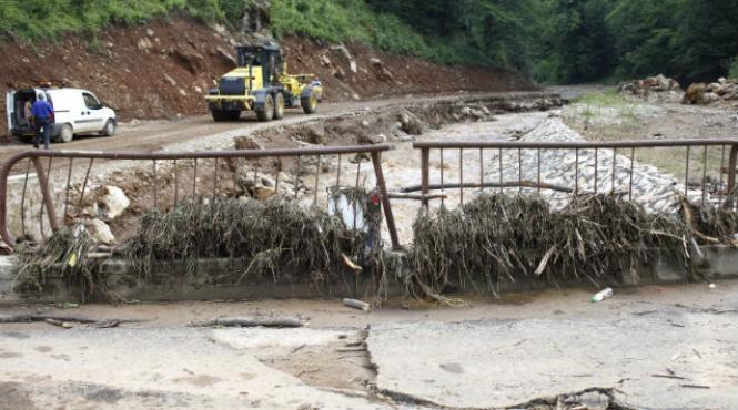 codul portocaliu de inundatii din nord vestul tarii prelungit pana luni la pranz