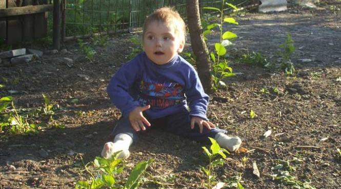 la 4 ani nu poate sa mearga