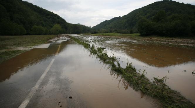 avertizarea de viituri pelungita pana maine seara