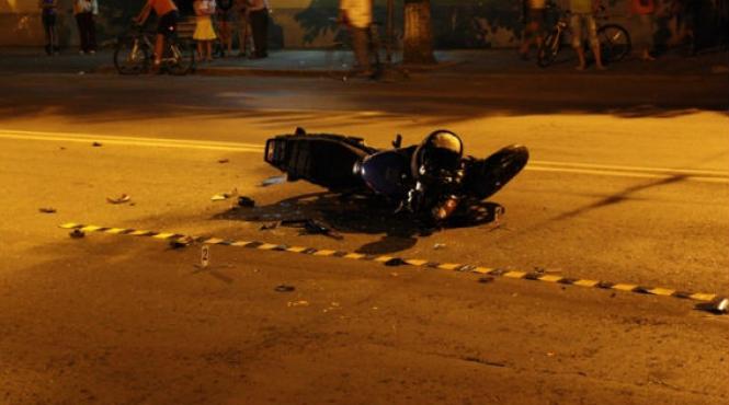 doi motociclisti morti pe dn 1 dupa un accident provocat de un pieton inconstient