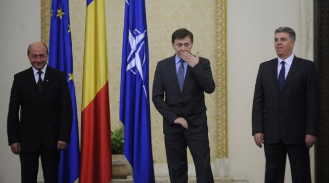 atmosfera relaxata la ceremonia de investire a lui robert cazanciuc cu sampania e ca la guvernul boc nu avem