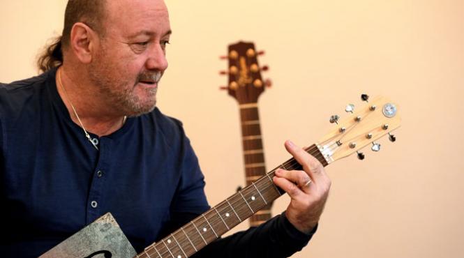 40 de pietre pretioase pentru mozaicul lui alifantis