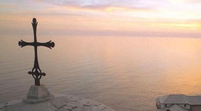 minunea de la muntele athos s a repetat candela de la schitul sfanta ana s a miscat in forma de cruce timp de 2 ore