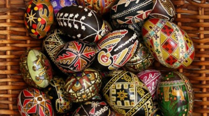 expozitie de oua incondeiate la muzeul taranului roman si targ de florii