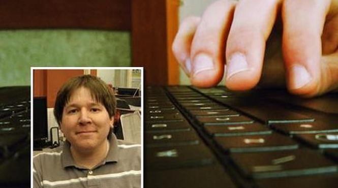 jurnalist al agentiei reuters concediat pentru complicitate cu grupul anonymous