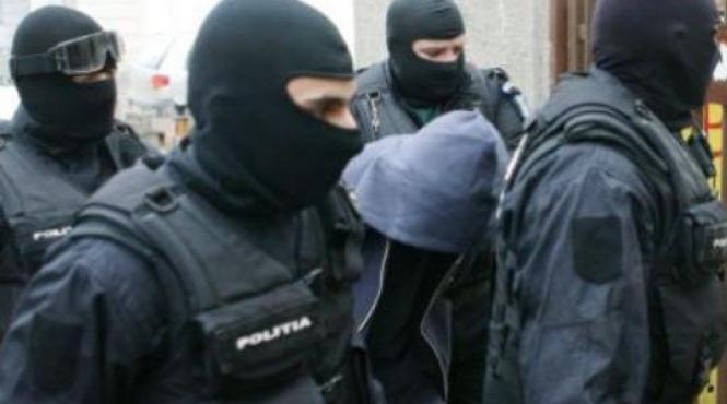 descinderi la contrabandistii de tigari paul iova zis si ion petrisor ridicat de politisti