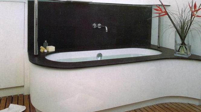 aparitie misterioasa la miezul noptii ce a gasit un barbat in cada aproape l a facut sa lesine