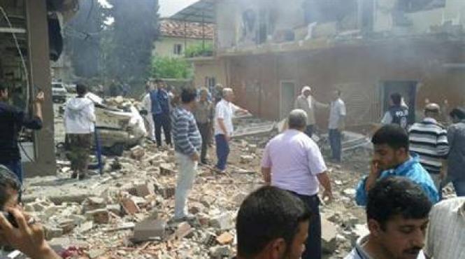 patru explozii produse intr o localitate turca situata la frontiera cu siria 4 persoane au murit iar alte 18 au fost ranite