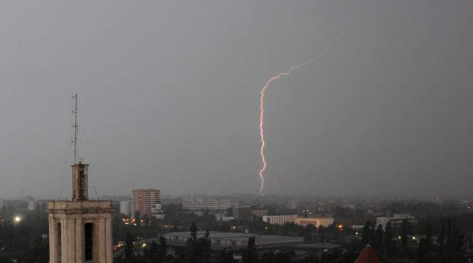 cod galben de ploi i grindina in capitala si cinci judete