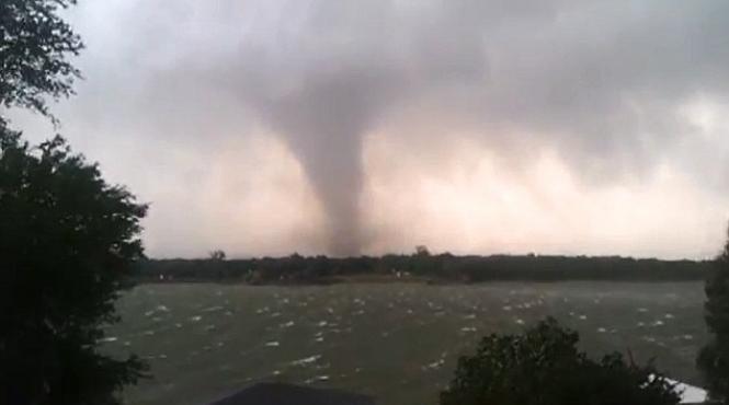 tornada devastatoare in texas 6 morti 100 de raniti si zeci de case distruse video