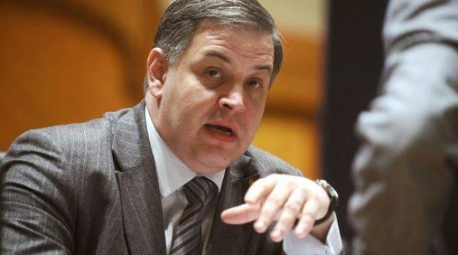 moisescu in pnl sunt dati afara oameni care au 23 de ani vechime si sunt tinuti oameni intrati acum un an