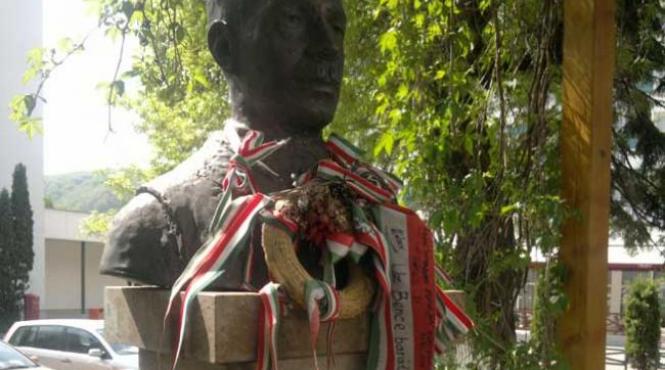 vicepremierul ungariei la o slujba religioasa la zagon preotul a recomandat politicienilor reabilitarea lui wass albert si nyiro joszef si modificarea articolelor 1 si 2 din constitutia romaniei