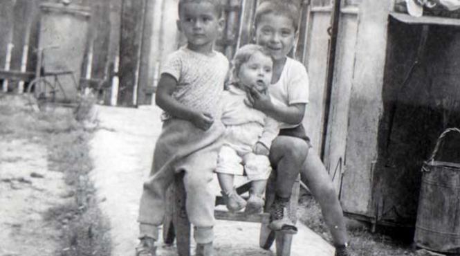 intalnirea unei fetite de 3 ani cu omul negru zamfir lenuta a disparut in 1974 de langa fratiorul care a primit in schimbul ei doua bomboane si un banut