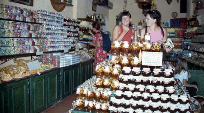 la shopping in creta