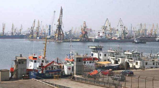tun de 125 milioane de euro in portul contanta prelungirea digului din portul constanta se transforma intr o afacere in care statul va pompa in plus zeci de milioane de euro