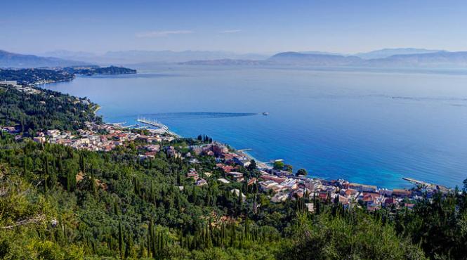 benitses vacanta ideala in corfu