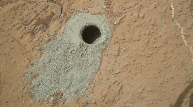 roverul curiosity a forat intr o noua roca pe marte ce cauta robotul pe planeta rosie