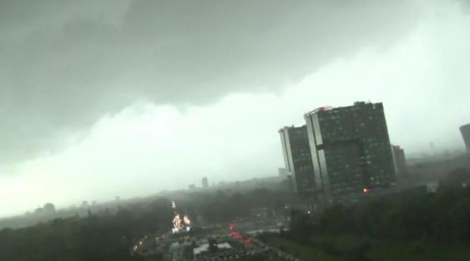 bilant dupa furtuna din bucuresti 18 raniti 140 de copaci doborati 3 stalpi cazuti 650 de apeluri la 112