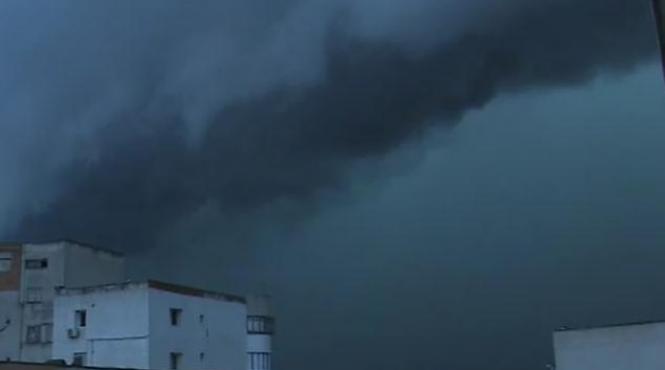 oameni raniti strazi inundate copaci rupti de vant si masini avariate furtuna de ieri a facut ravagii in tara video