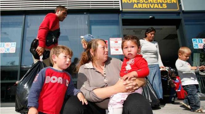 astazi romii si maine cine opriti rasismul egalitate in drepturi sute de romi au protestat in paris