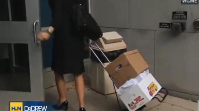 ma bucur ca m a gasit politia acum ma simt libera ce au descoperit oamenii legii intr o sala de fitness din sua video