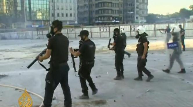 proteste violente in turcia pentru un parc fortele de ordine au folosit gaze lacrimogene zeci de persoane au fost ranite video