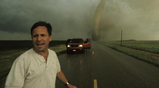 au murit cu totii facand ceea ce adorau trei vanatori de furtuni ucisi de o tornada in oklahoma video