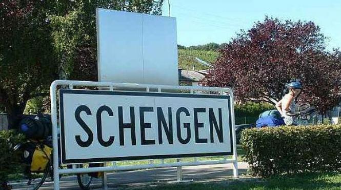 ce continua sa sprijine deplin aderarea romaniei si bulgariei la spatiul schengen