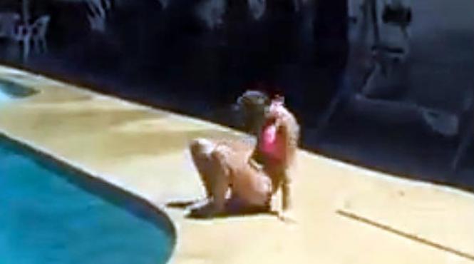 ce a patit o adolescenta care a incercat sa sara in piscina de pe casa video
