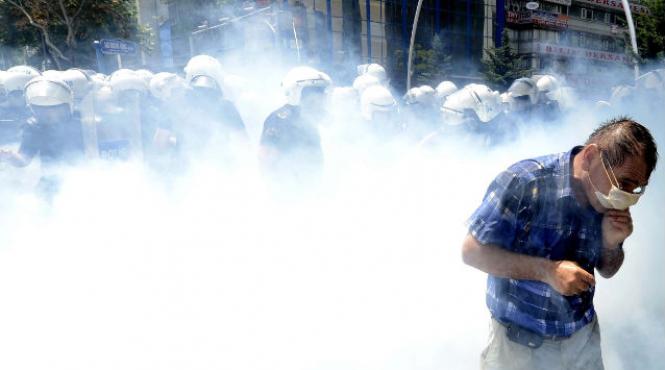 gaze lacrimogene turcia arma chimica