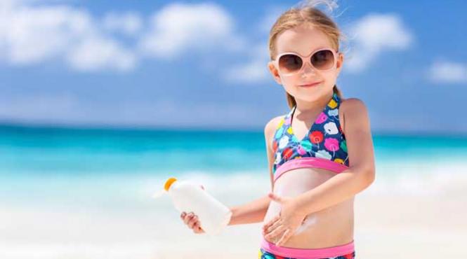 atentie la cremele solare pentru copii arsurile solare in copilarie maresc cu 25 riscul de cancer al pielii la maturitate