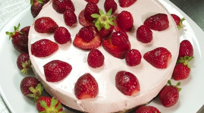 secretul unui tort de zmeura care nu aduce niciun kilogram in plus