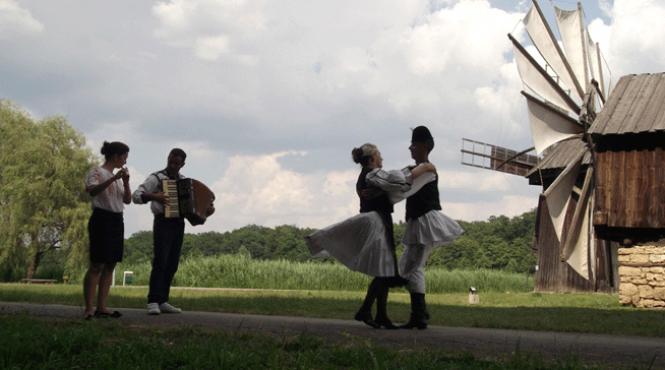 weekend cu cantec joc si mancare buna la muzeul astra din sibiu