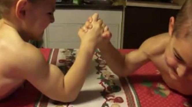 scandal la poarta micului hercule tatal s a certat din nou cu protectia copilului