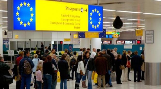 daily mail populatia romaniei a scazut ca urmare a imigratiei spre occident si a scaderii natalitatii