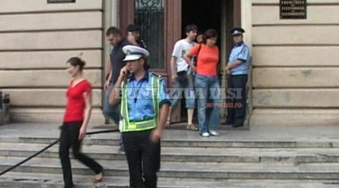 decanul facultatii de electronica despre atentator a spus ca vrea sa vorbeasca cu politia nu cu studentii