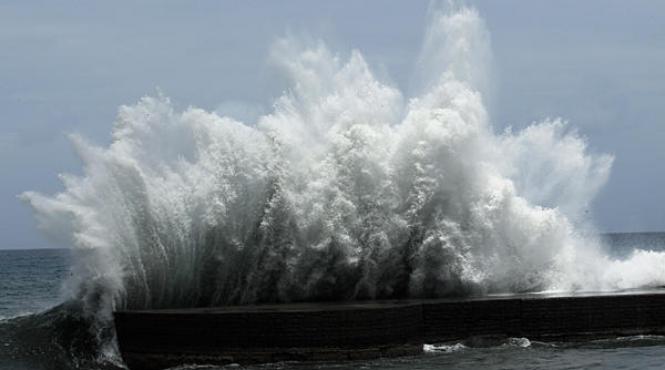 taifunul soulik a ajuns in taiwan mii de oameni au fost evacuati zeci de persoane au murit sau sunt date disparute video