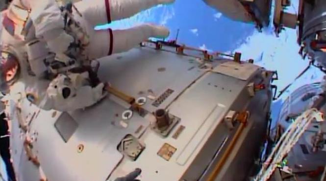 nu avem inca o explicatie ce s a intamplat cu un astronaut de pe iss in timpul unei operatiuni in spatiu deschis video