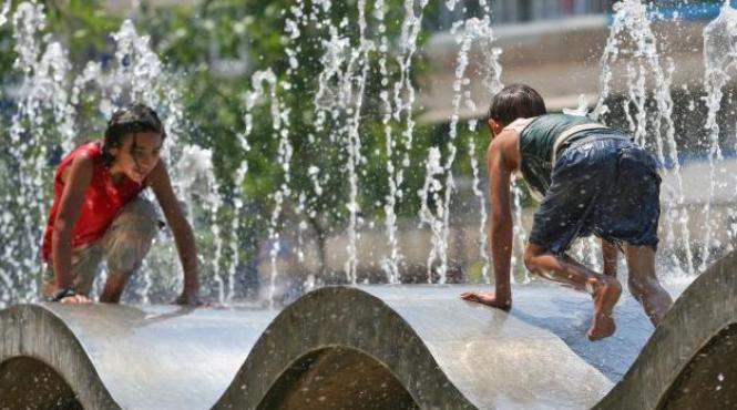 vreme calduroasa in weekend prognoza meteo in capitala la munte si la mare