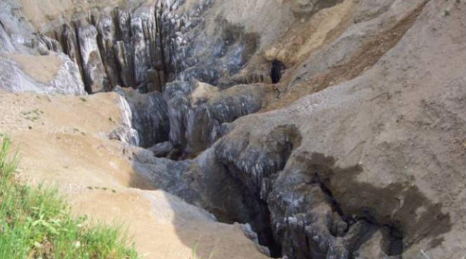 risc de catastrofa ecologica in nordul romaniei dintr o mina dezafectata se scurg mii de tone de deseuri toxice