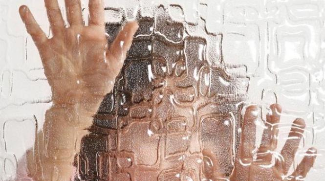 acest caz a uluit lumea medicala ce s a intamplat cu o fetita al carei creier a fost afectat in proportie de 95 dupa un atac cerebral