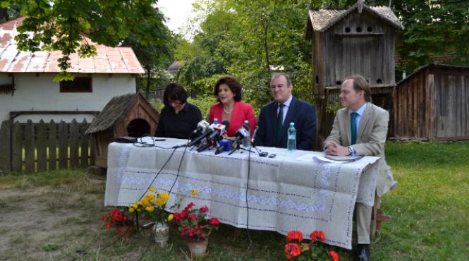 rovana plumb ed davey muzeul satului