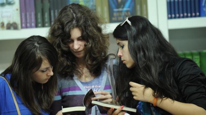 clasament inedit vezi topul cartilor pe care oamenii mint ca le au citit