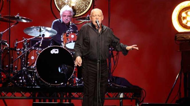 cazare in hotel de cinci stele si limuzina de lux pentru joe cocker