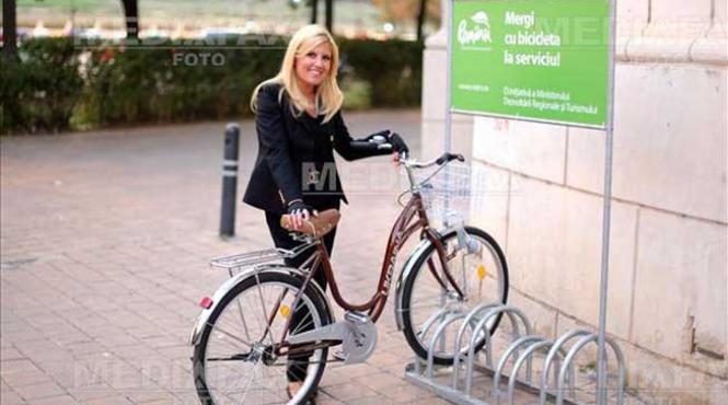 datoriile elenei udrea blocheaza turismul contractele aiuritoare de promovare turistica au ajuns in instante statul bun de plata pe semnatura mitei biciclista