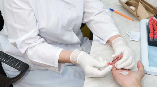 robotul asistenta medicala selecteaza cu precizie de 80 cea mai buna vena pentru a lua sange si nu provoaca hematoame