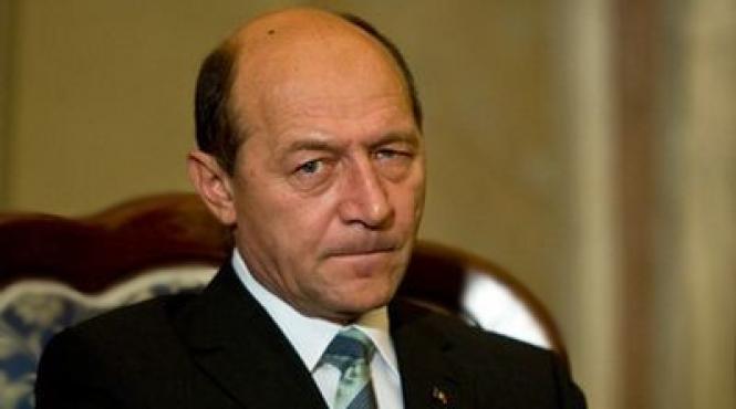 basescu la izvoru muresului am vazut la mai multe porti drapelul secuiesc oare nu era loc si pentru drapelul romaniei