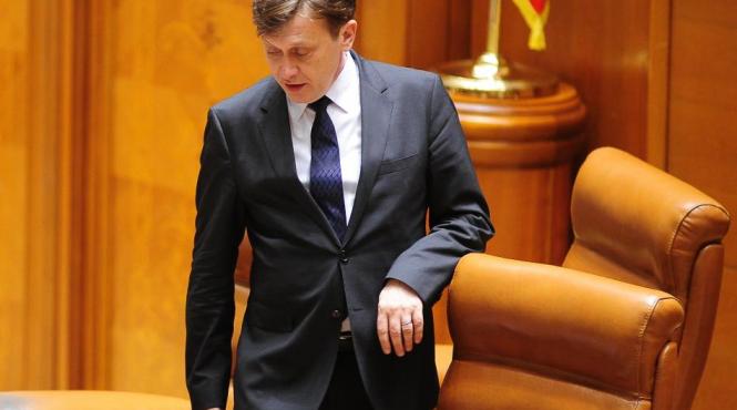 antonescu vrea sa modifice regulamentul senatului premierul sa vina in plen o ora pe luna