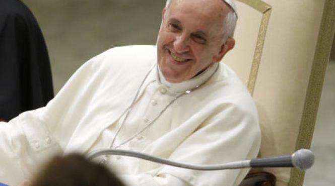 vasilica un baietel orfan din republica moldova s a intalnit cu papa francisc