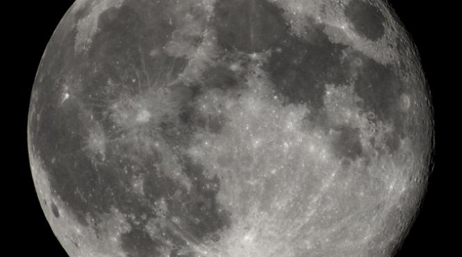 fata ascunsa a lunii cercetatorii americani au descoperit indicii ale existentei apei pe satelitul natural al pamantului